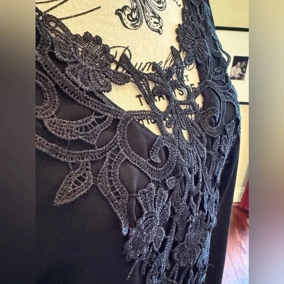 Little Black Dress Long Sheer Sleeves Open Arms Embroidered Front Women’s Large - Picture 2 of 7